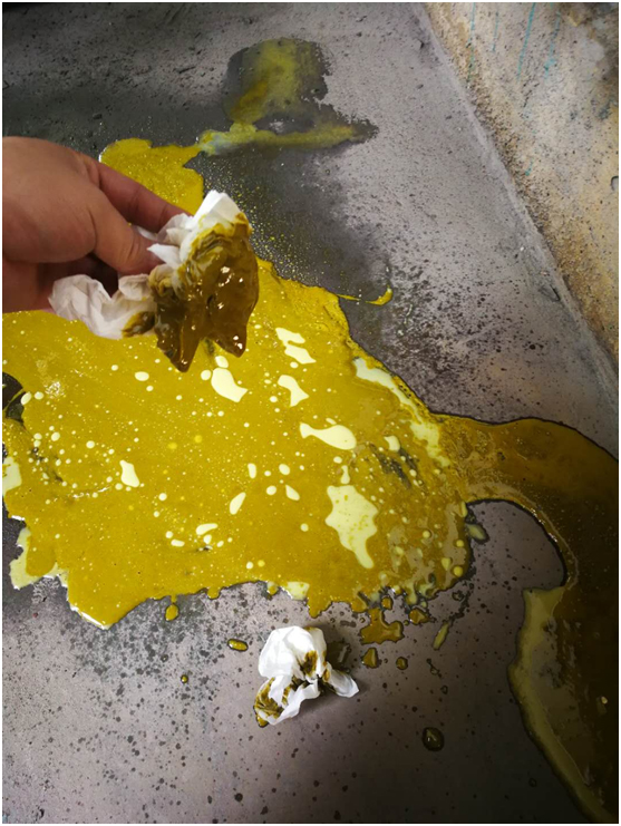 油氣分離器使用過程中因壓差過高被擊穿，造成跑油，油分配料不匹配造成壓差過高(圖2)